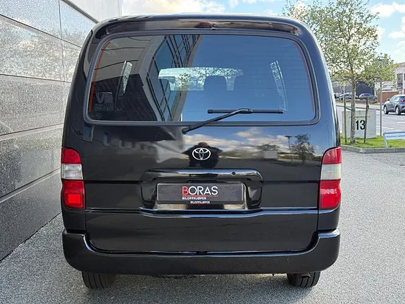 Toyota Hiace 2010 photo 4