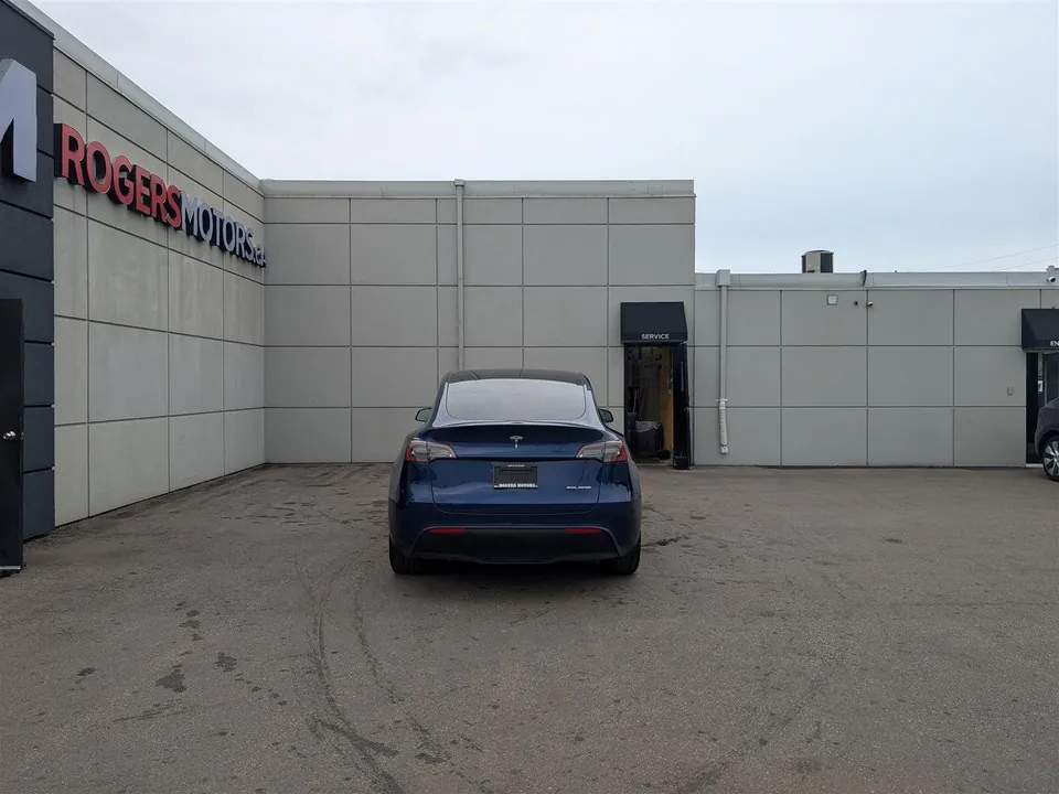 Tesla Model Y 2023 photo 4