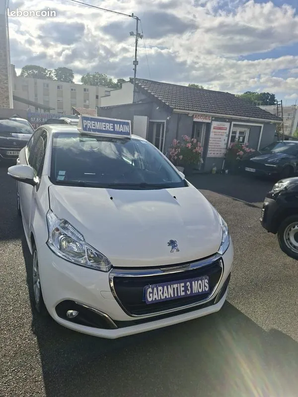 Peugeot 208 2019 photo 2