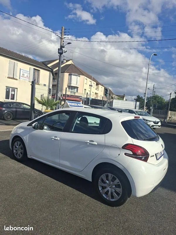 Peugeot 208 2019 photo 4
