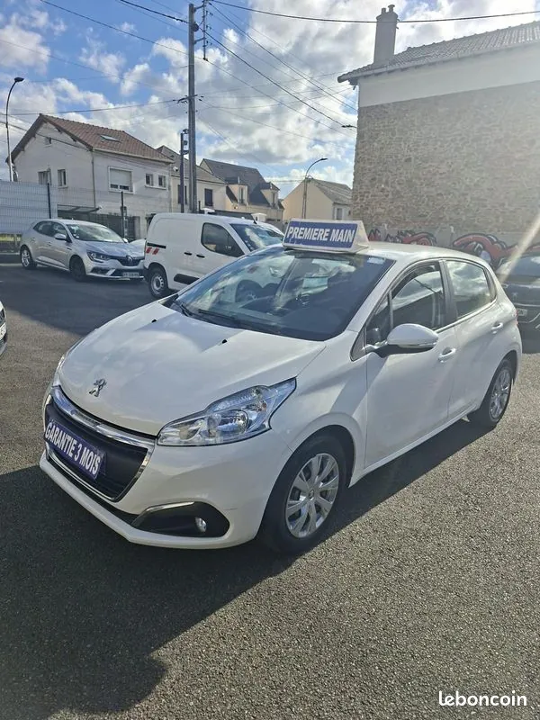 Peugeot 208 2019 photo 3
