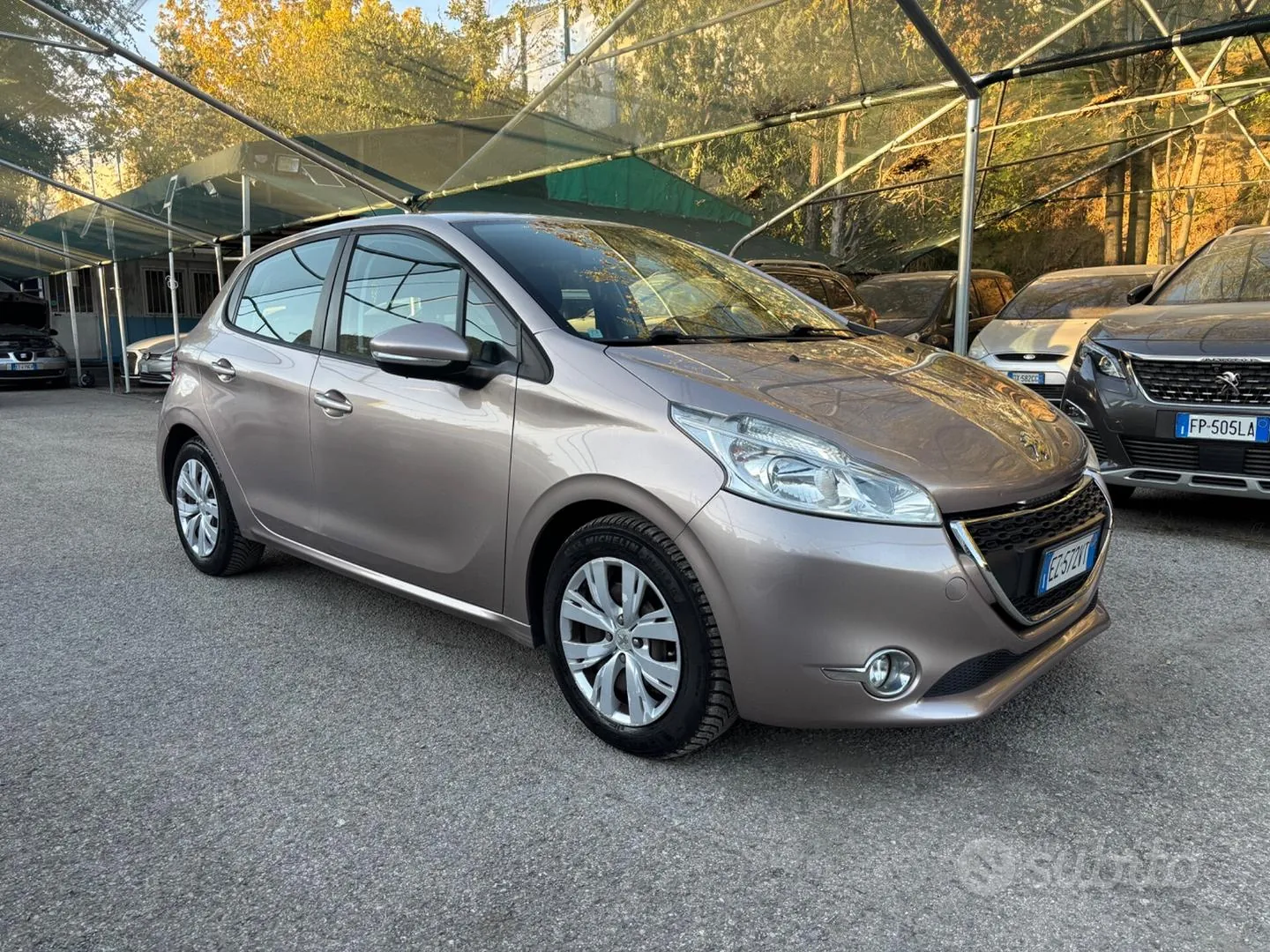 Peugeot 208 2015 photo 3