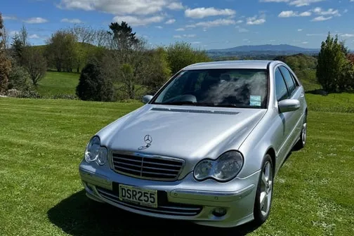 Mercedes-Benz 320