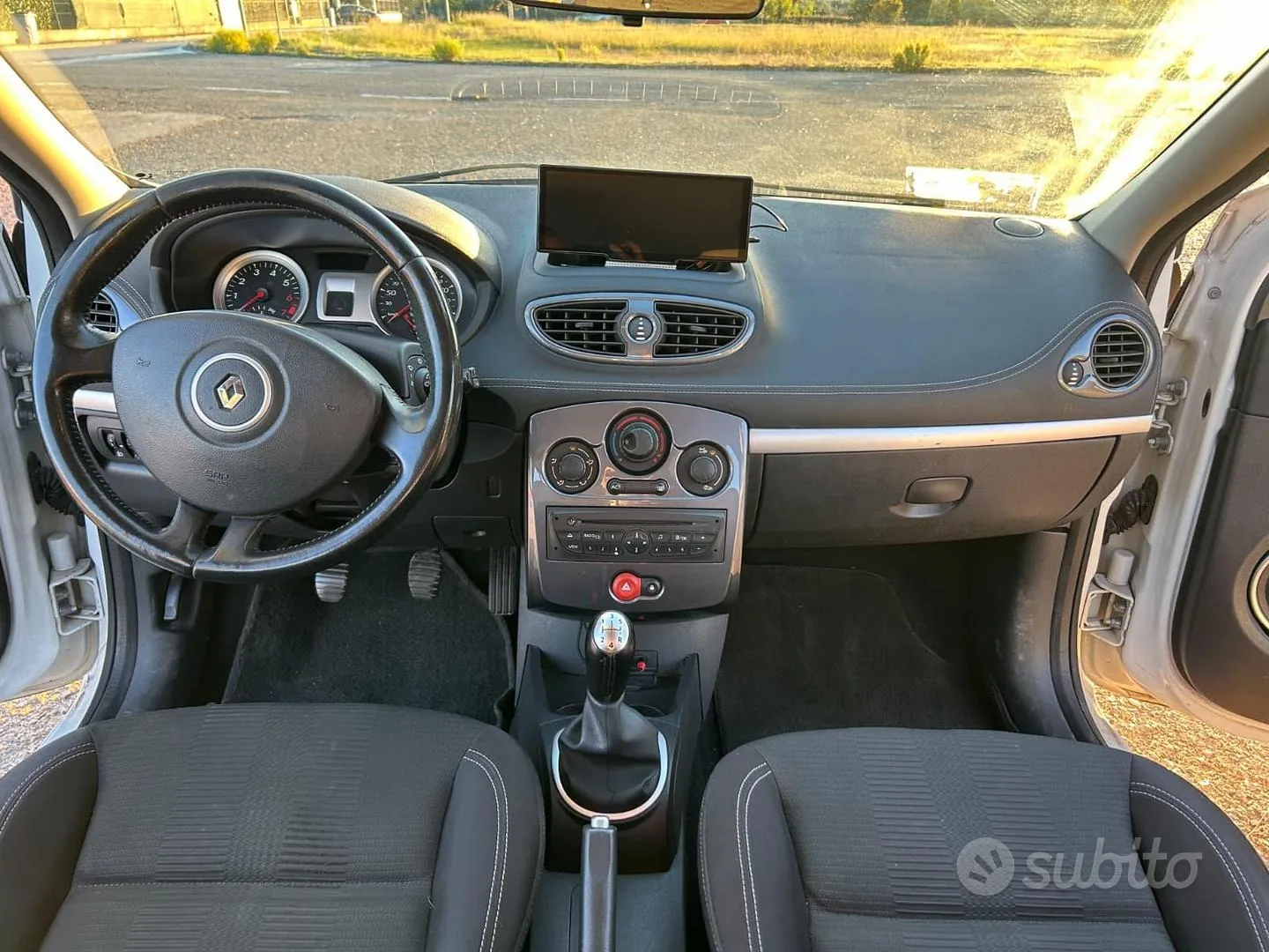 Renault Clio 2011 photo 3