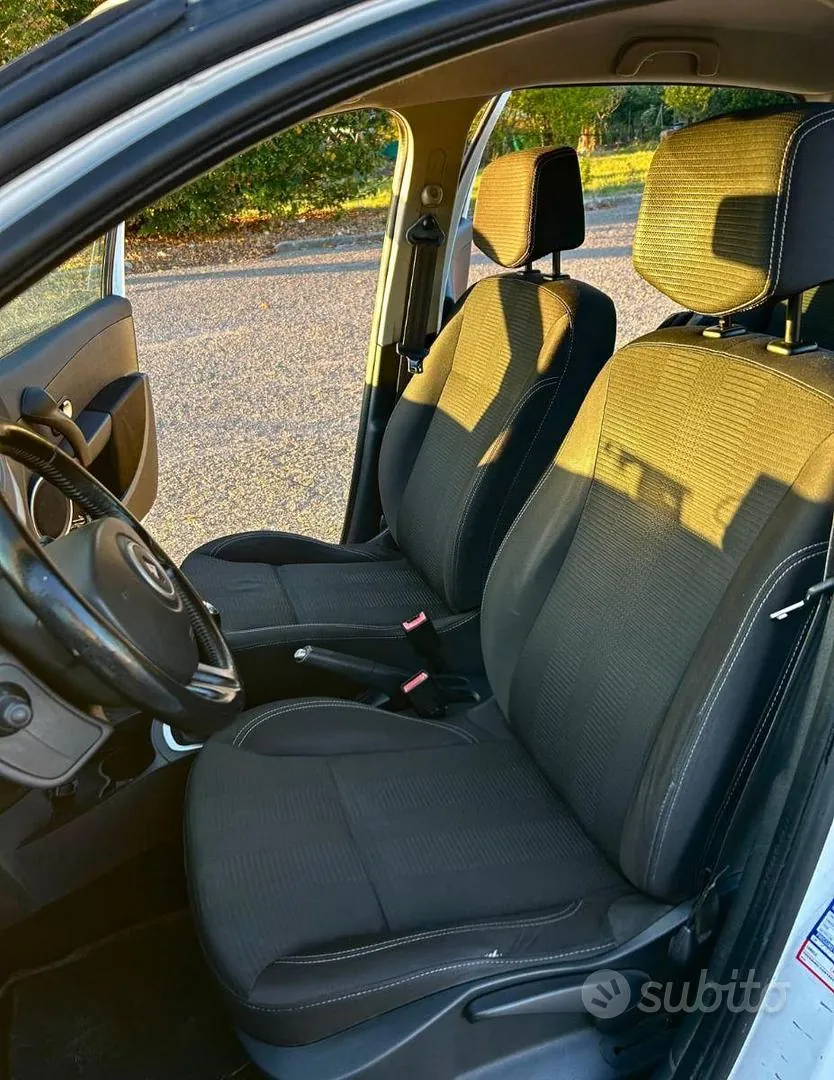 Renault Clio 2011 photo 5
