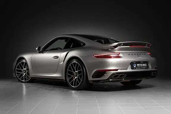 Porsche 911 Turbo S 2017 photo 3