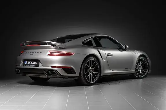 Porsche 911 Turbo S 2017 photo 5
