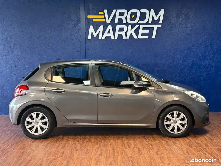 Peugeot 208 2018 photo 2