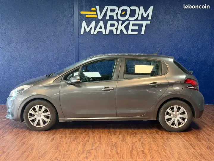 Peugeot 208 2018 photo 3