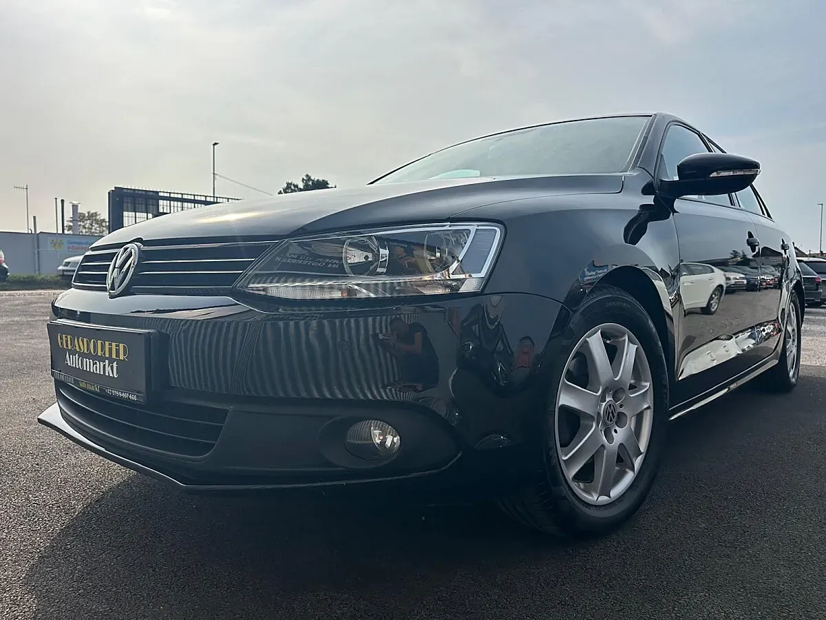 Volkswagen Jetta 2011 photo 2