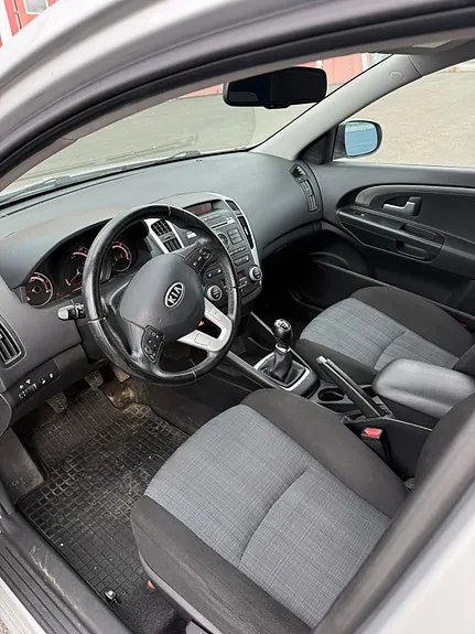 Kia Ceed 2010 photo 5