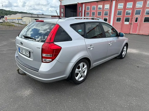 Kia Ceed 2010 photo 2