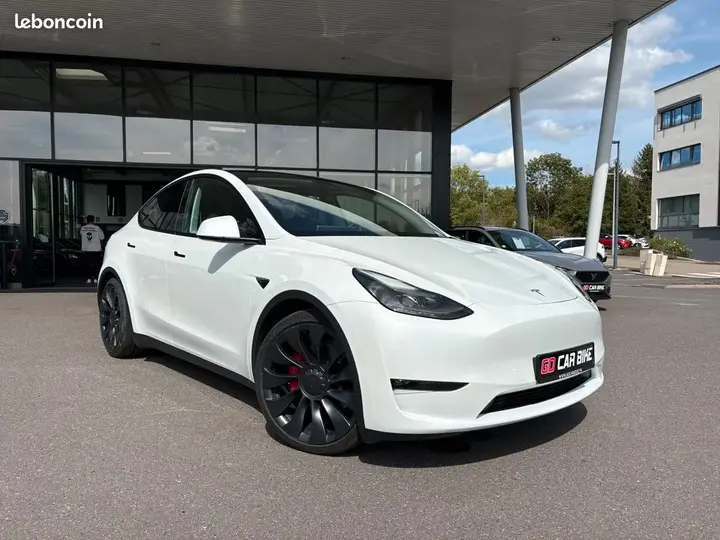 Tesla Model Y 2023 photo 2