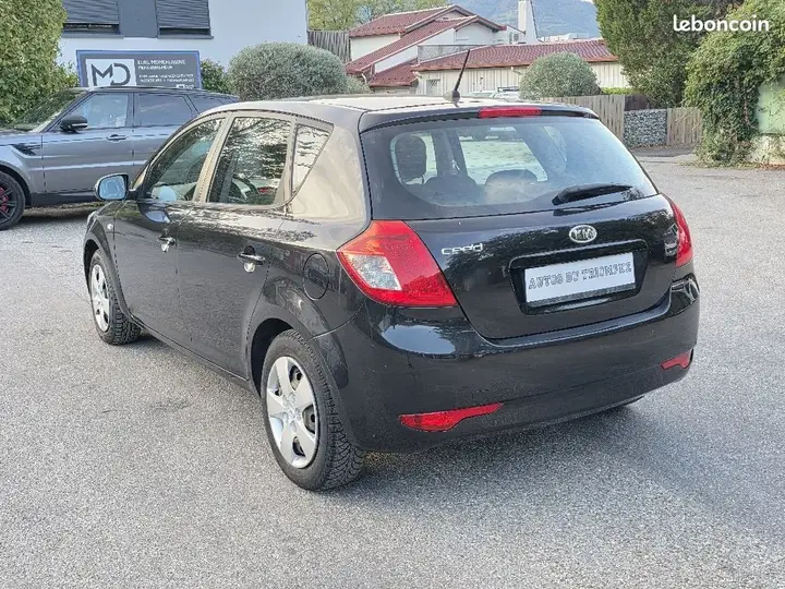 Kia Ceed 2011 photo 3