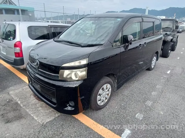 Toyota Voxy X L Edition 2012 photo 2