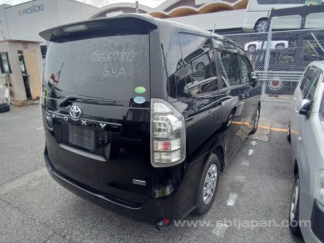 Toyota Voxy X L Edition 2012 photo 4