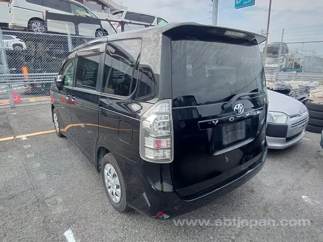 Toyota Voxy X L Edition 2012 photo 3