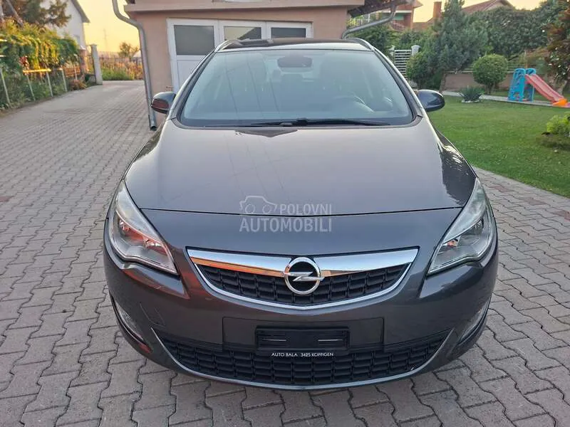 Opel Astra J 2011 photo 3
