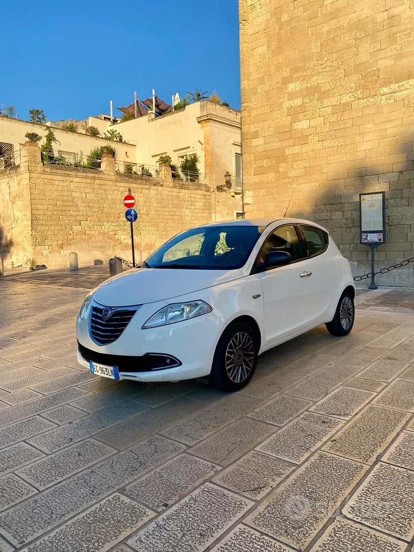 Lancia Ypsilon
