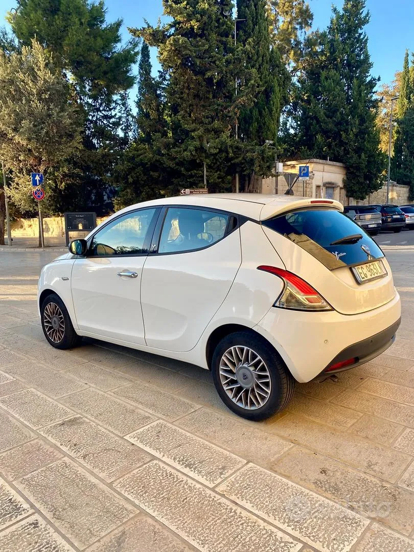 Lancia Ypsilon 2011 photo 3