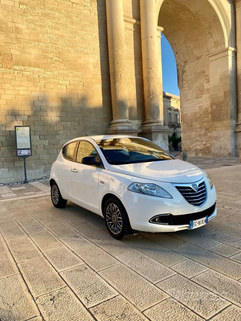 Lancia Ypsilon