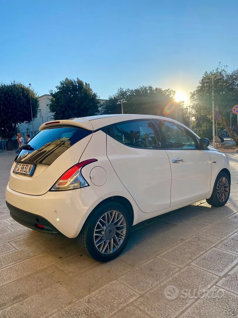 Lancia Ypsilon 2011 photo 4