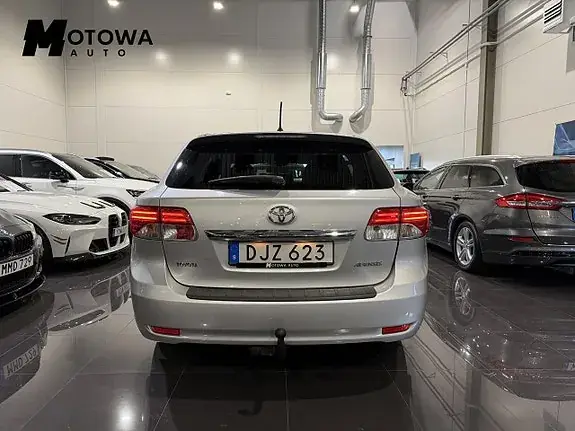 Toyota Avensis 2014 photo 4