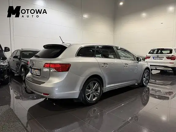 Toyota Avensis 2014 photo 2