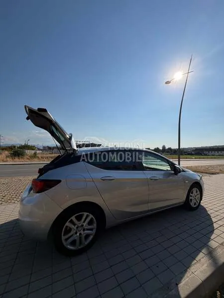 Opel Astra K 2016 photo 4