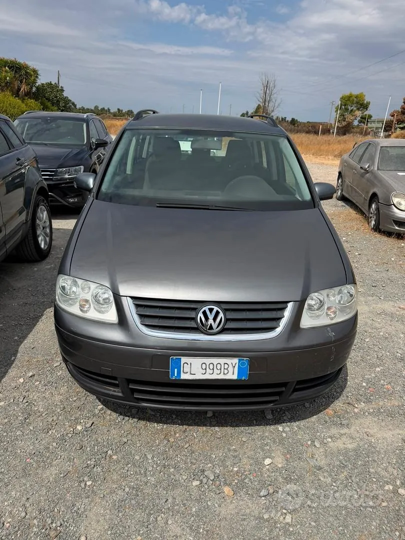 Volkswagen Touran 2005 photo 2