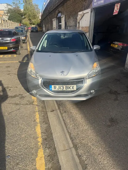 Peugeot 208