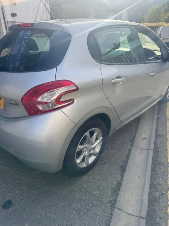 Peugeot 208 2013 photo 5