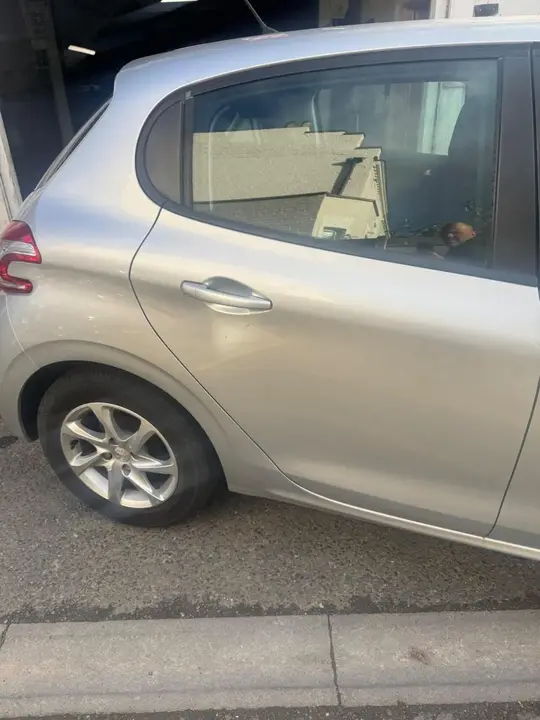 Peugeot 208 2013 photo 4