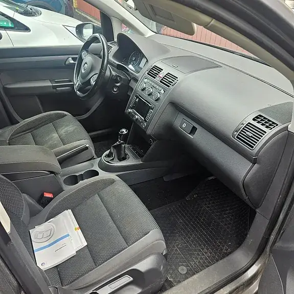 Volkswagen Touran 2013 photo 3