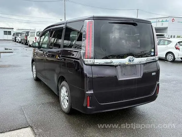 Toyota Noah 2017 photo 5