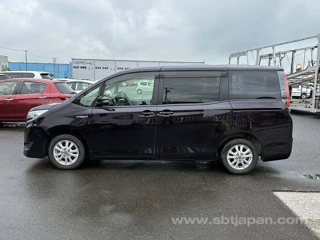 Toyota Noah 2017 photo 4