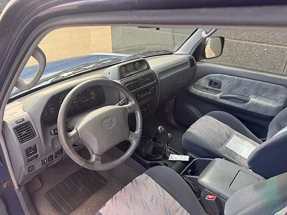Toyota Land Cruiser 2001 photo 4