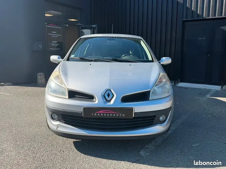 Renault Clio 2007 photo 2