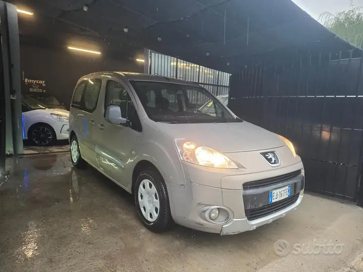Peugeot Partner 2012 photo 2