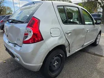 Dacia Sandero 2010 photo 3