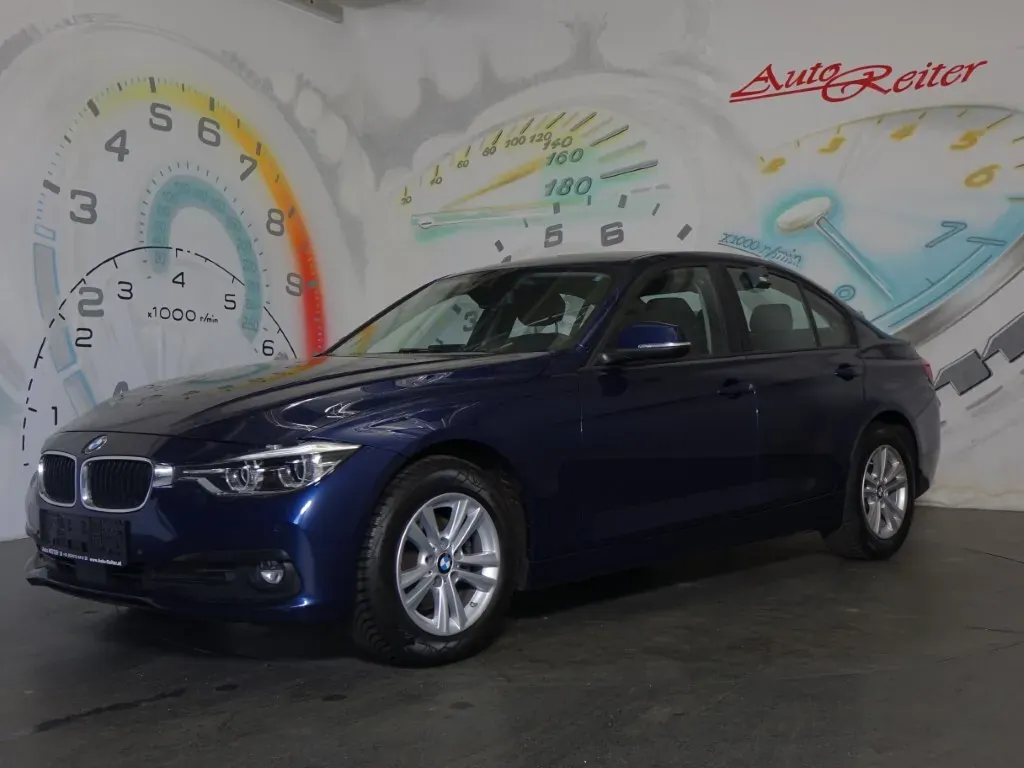 BMW 3 Series 2018 photo 3