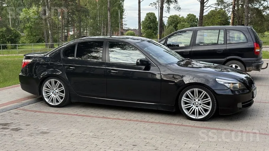 BMW 525