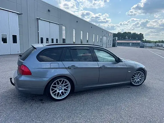 BMW 318D 2011 photo 3