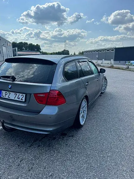 BMW 318D 2011 photo 4