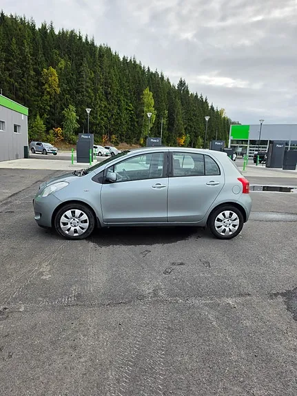 Toyota Yaris 2007 photo 2