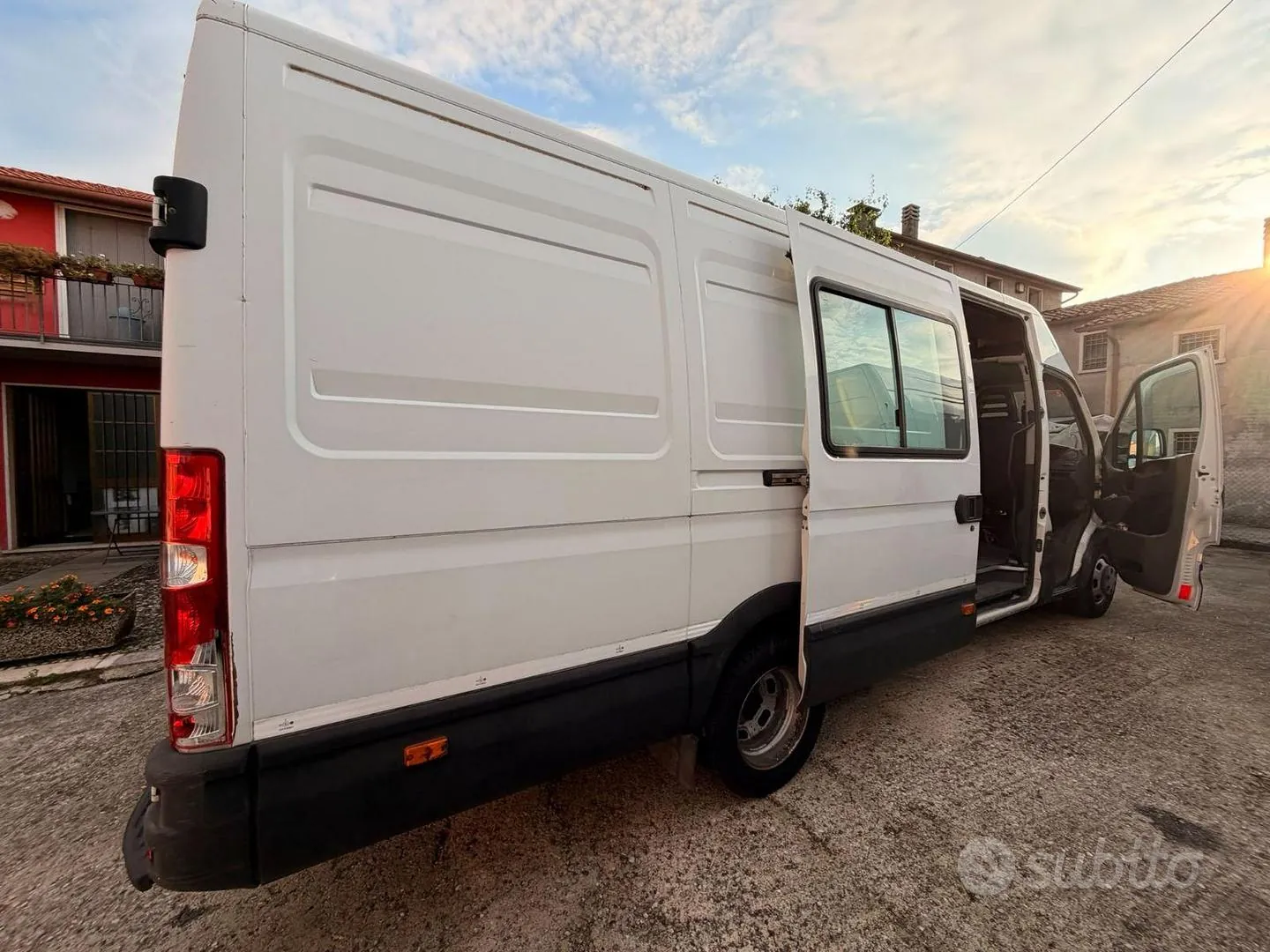 Iveco Daily 2010 photo 4