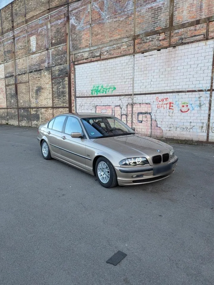 BMW 318I