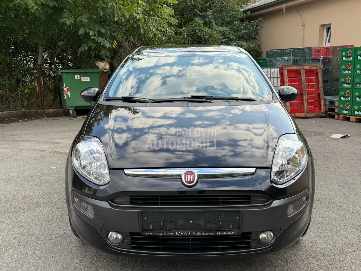 Fiat Grande Punto 2011 photo 3