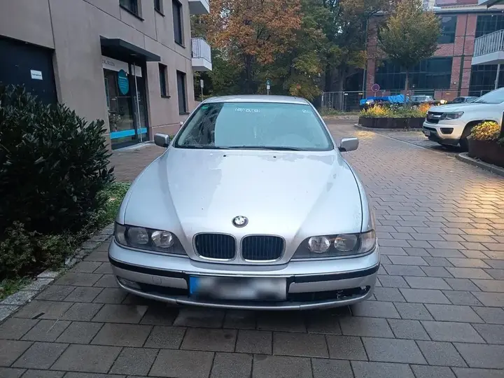 BMW 523I