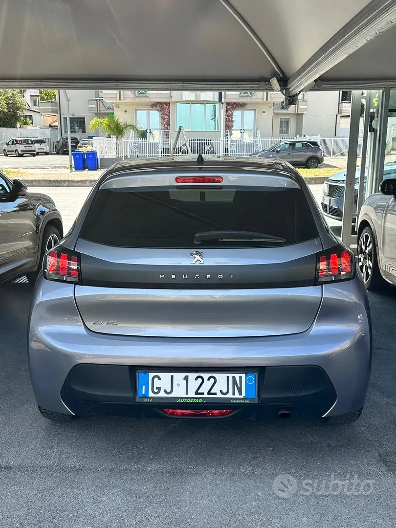 Peugeot 208 2022 photo 2
